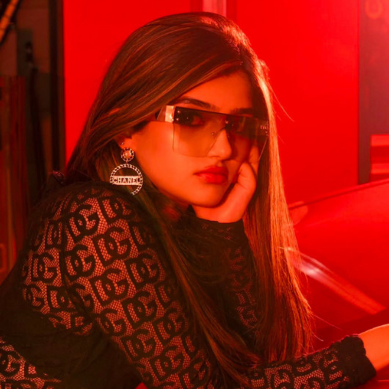 Aria Mody BREAKINGHITS BREAKING HITS